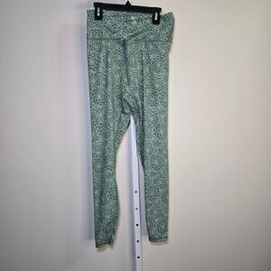 Buff Bunny Collection Women's Green Floral Print athletic Leggings - Size Large‎